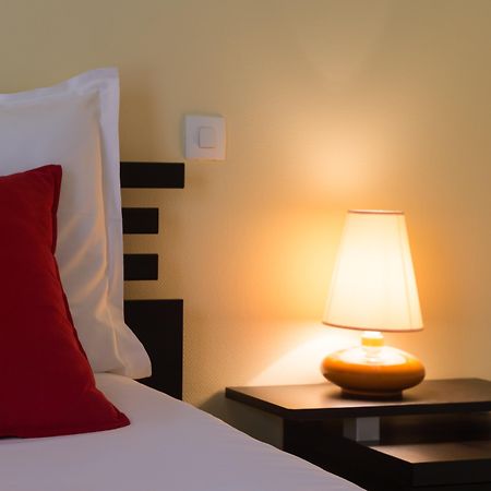 Hotel The Originals Pic Epeiche مونتبازون المظهر الخارجي الصورة