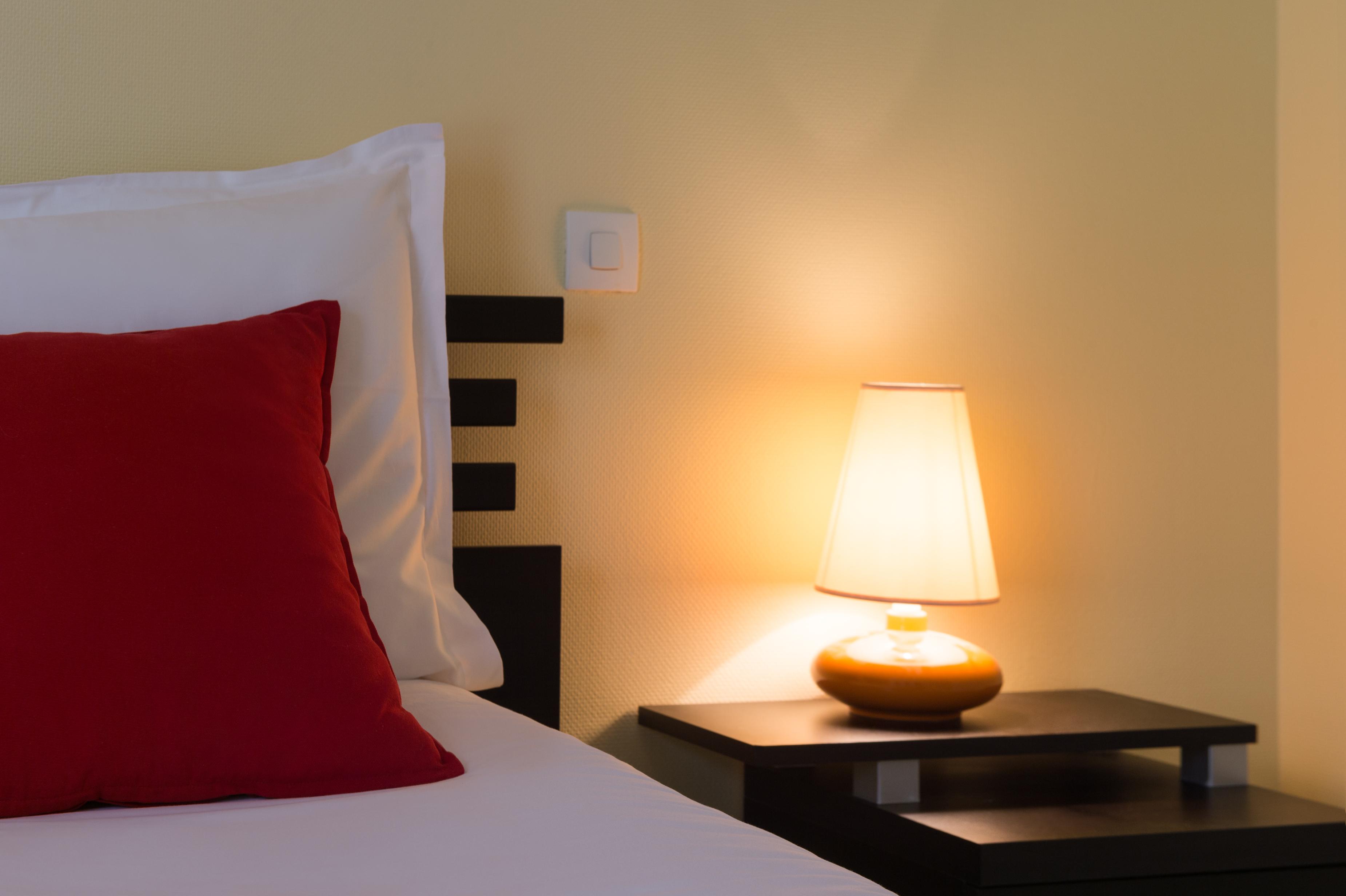 Hotel The Originals Pic Epeiche مونتبازون المظهر الخارجي الصورة