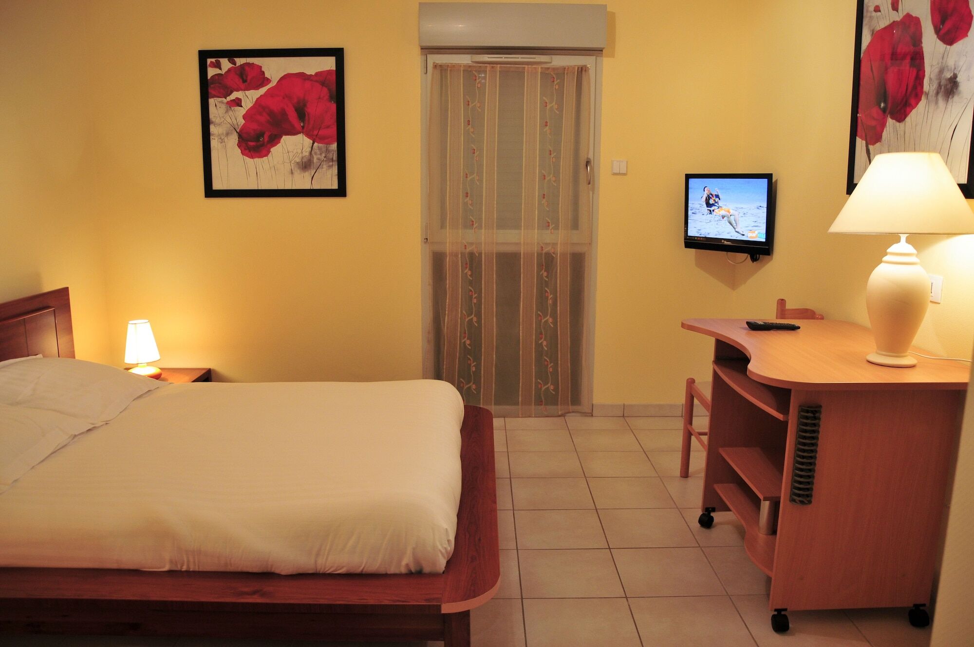 Hotel The Originals Pic Epeiche مونتبازون المظهر الخارجي الصورة