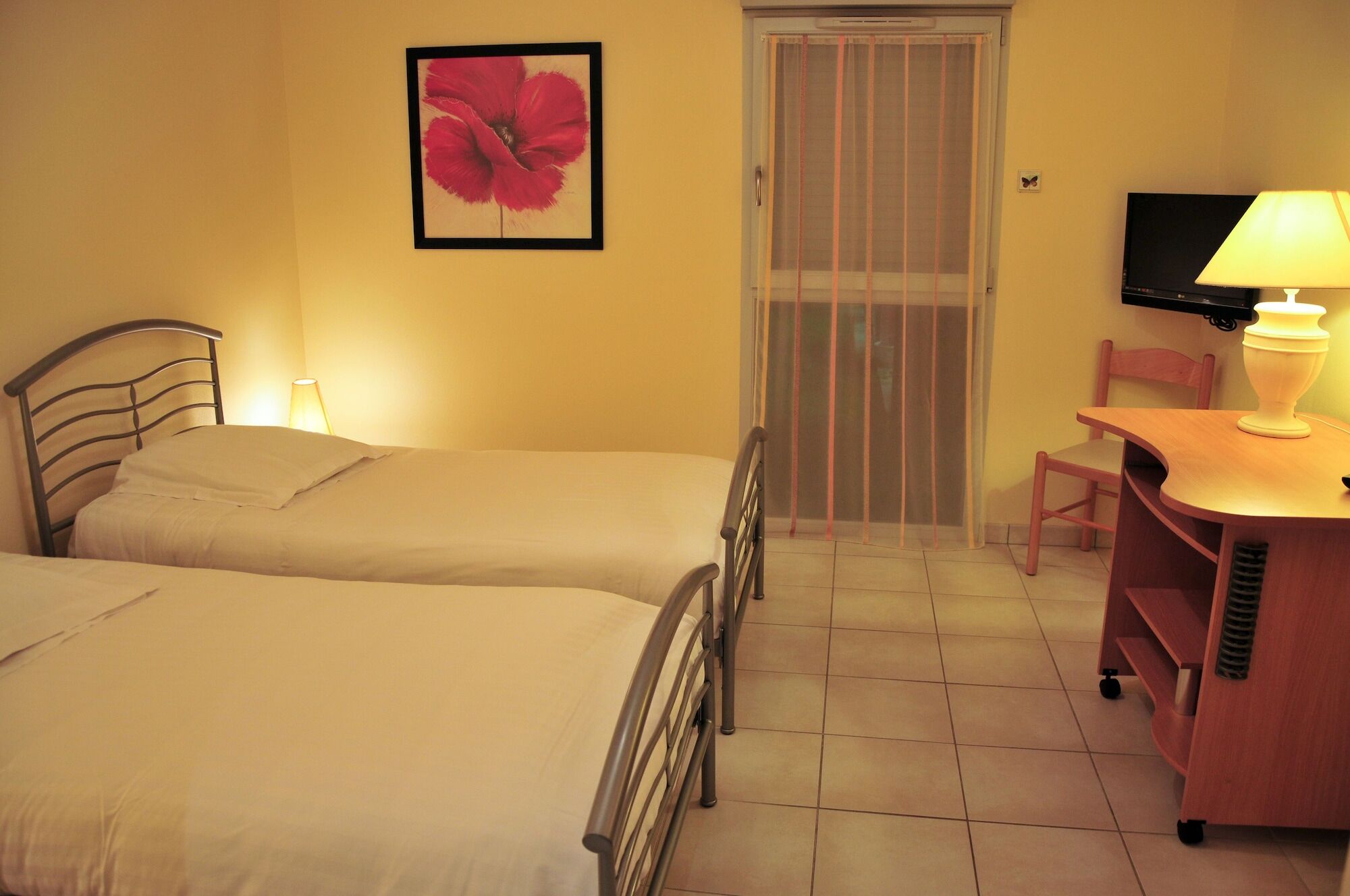 Hotel The Originals Pic Epeiche مونتبازون المظهر الخارجي الصورة